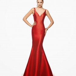 Parlak Kırmızı Elbise Modeli